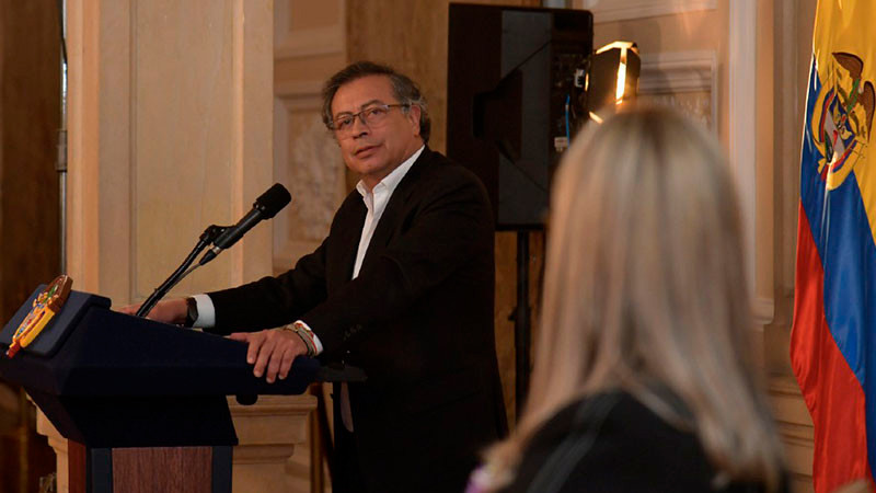 EEUU aprueba medidas draconianas contra Petro, principal figura de la crisis política venezolana, acusada de blanquear dinero y financiar grupos armados en el exterior.