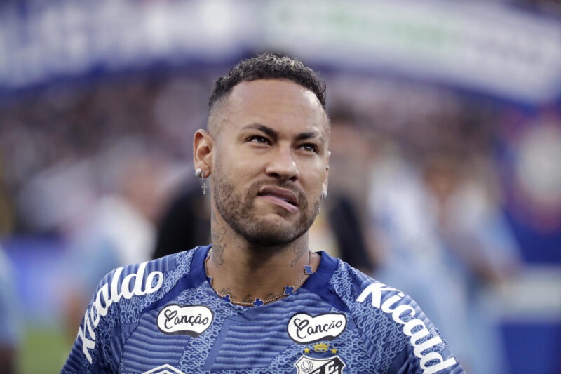 "Neymar pone en marcha un proceso de búsqueda intensiva por una oferta que lo devuelva al corazón de la UEFA"