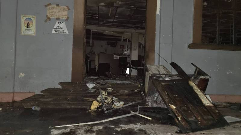 "El corazón de Apatzingán se tambalea: Palacio Municipal víctima de devastadores daños y ahora permanece suspendido entre la ruina y el futuro"